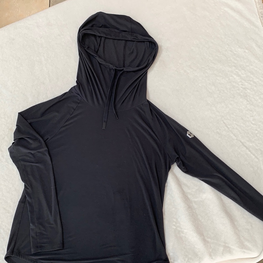 Women’s Under Armour lightweight pullover Size M